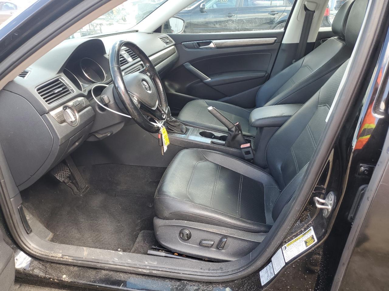 2016 VOLKSWAGEN Passat