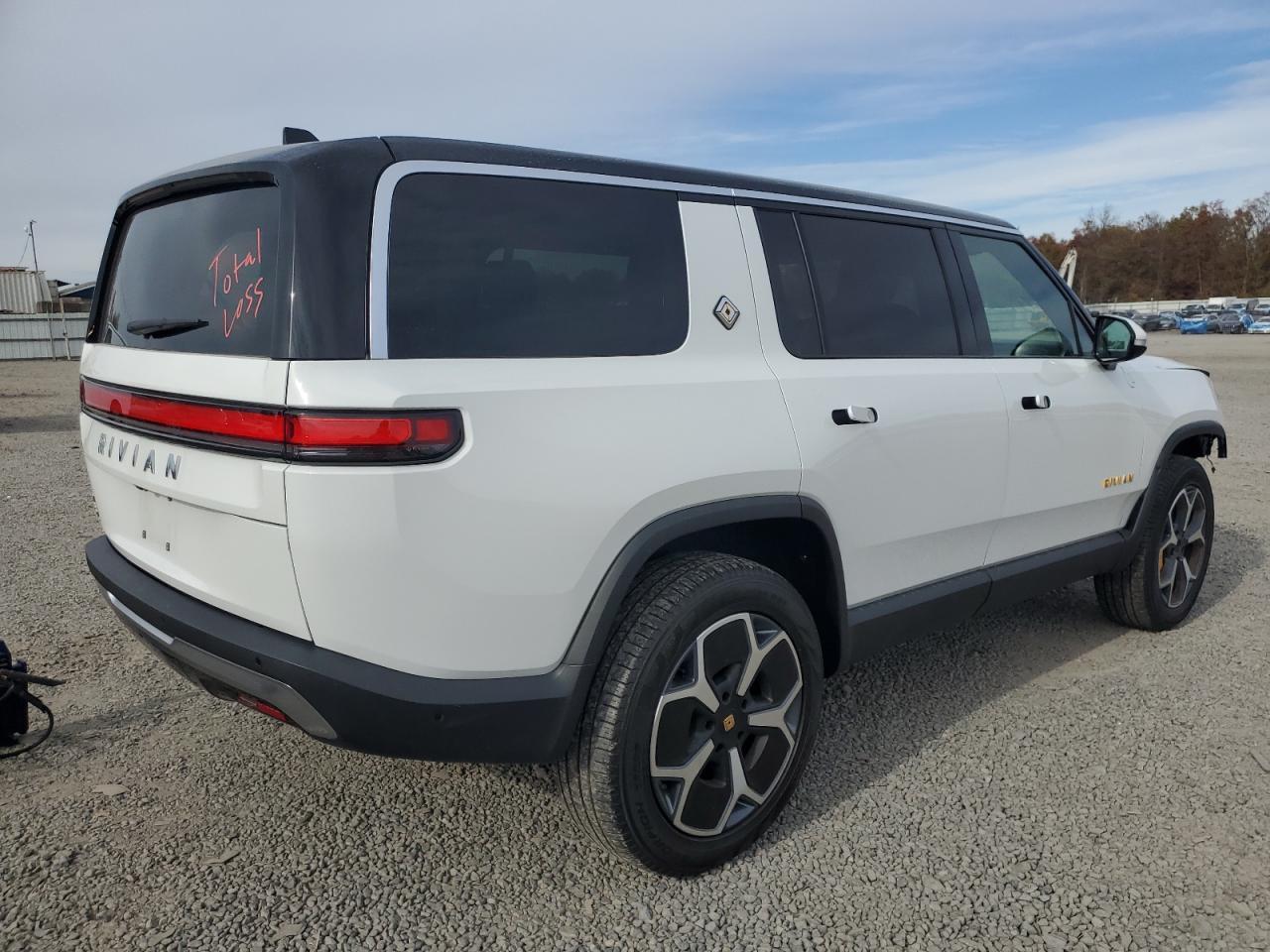2023 RIVIAN R1s