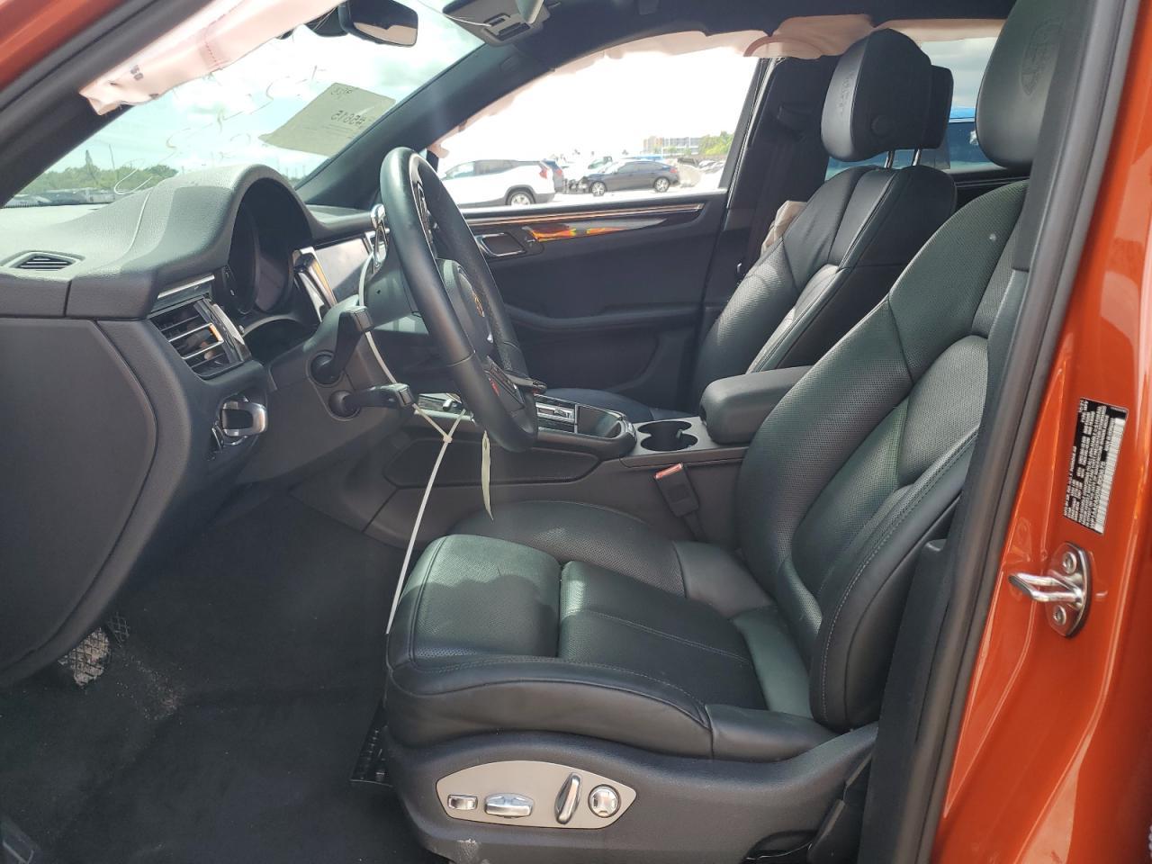 2022 PORSCHE Macan