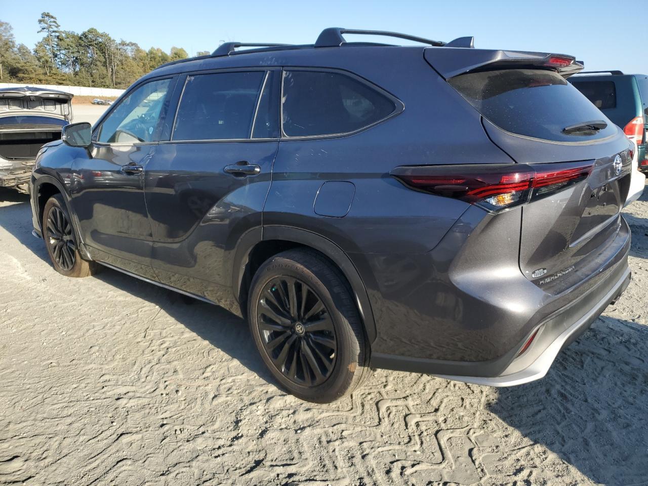 2024 TOYOTA HIGHLANDER