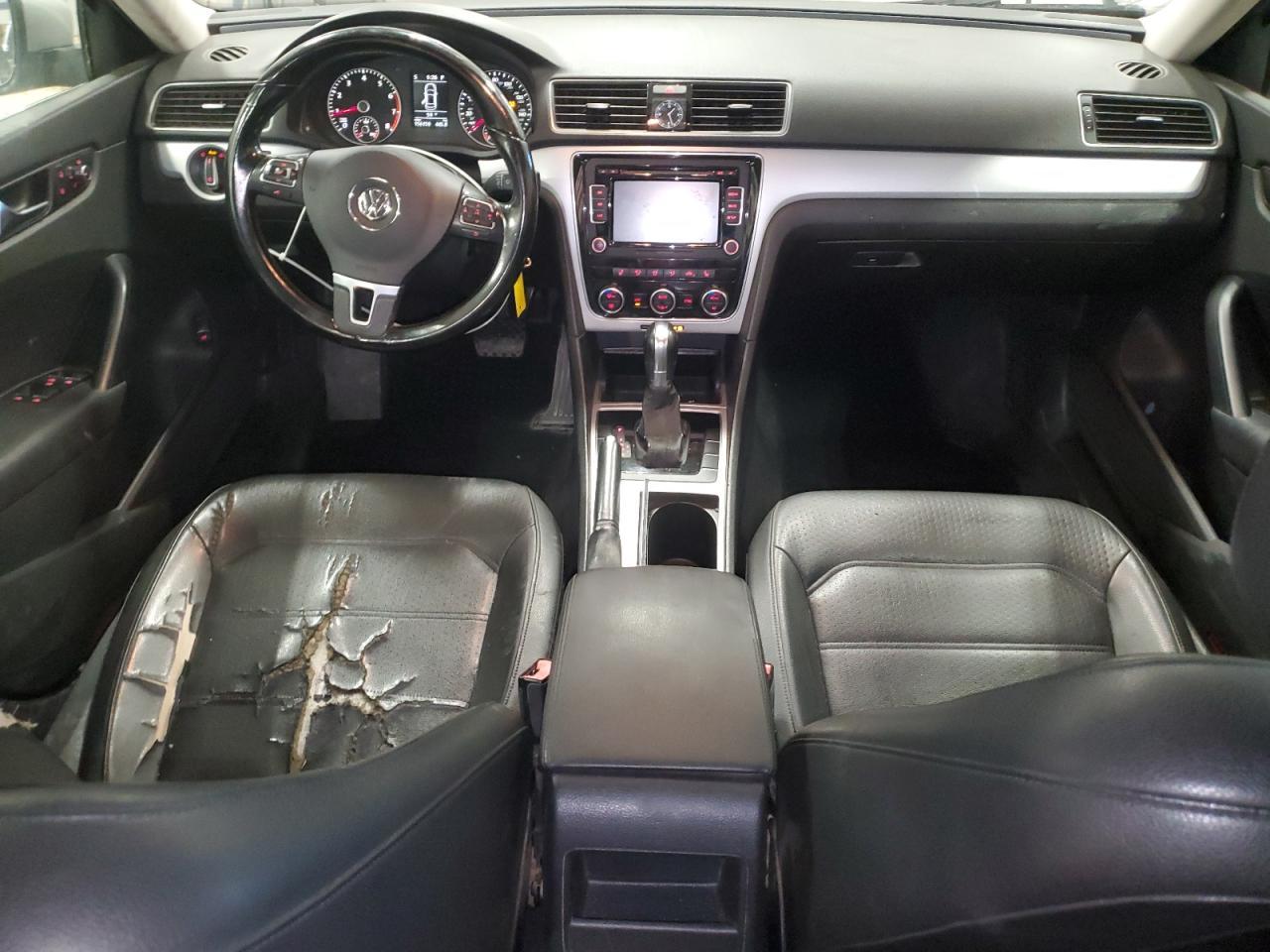2012 VOLKSWAGEN Passat