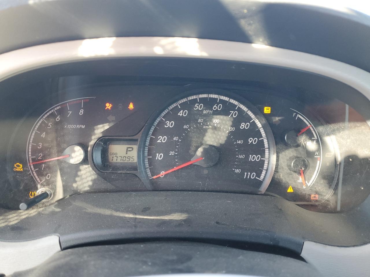 2011 TOYOTA SIENNA