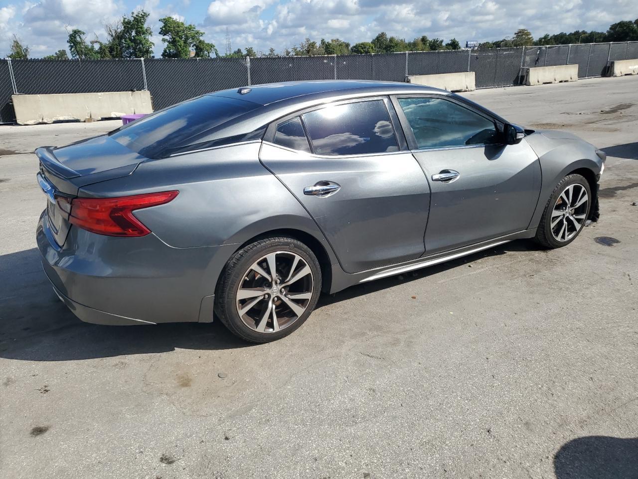2017 NISSAN Maxima