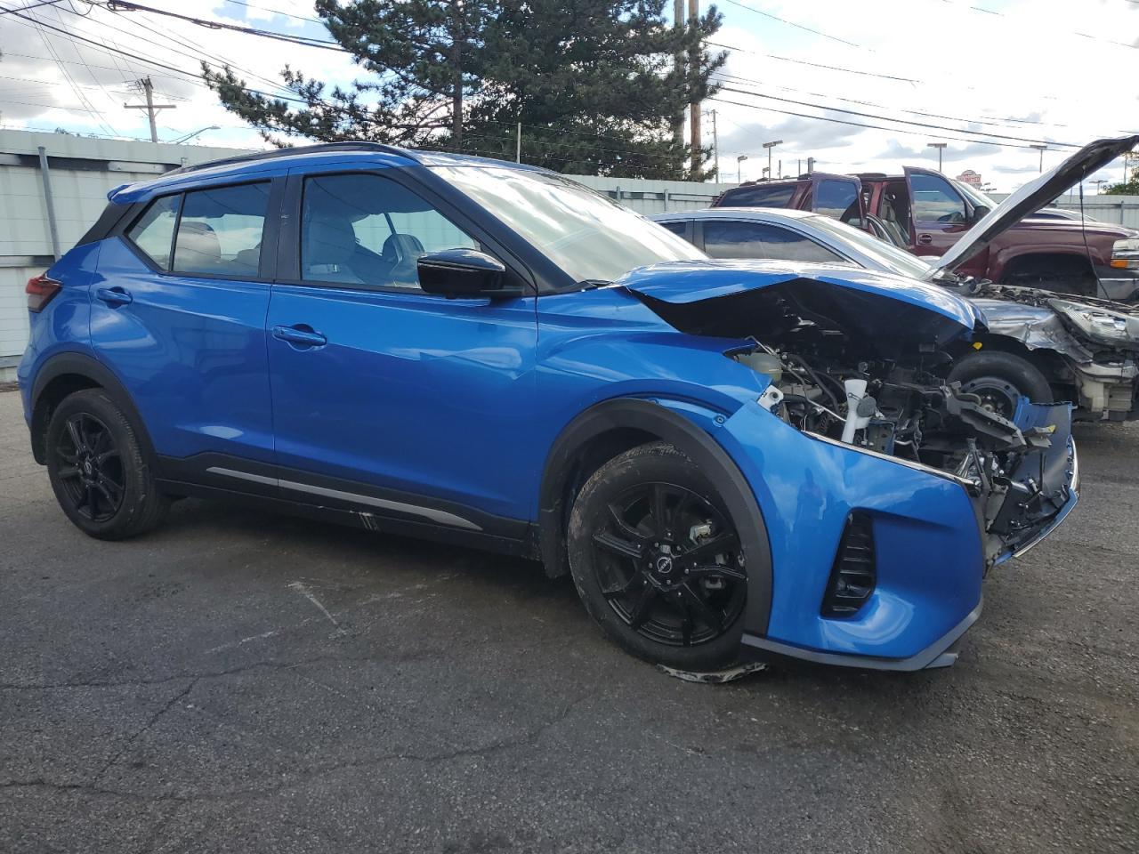 2023 NISSAN KICKS