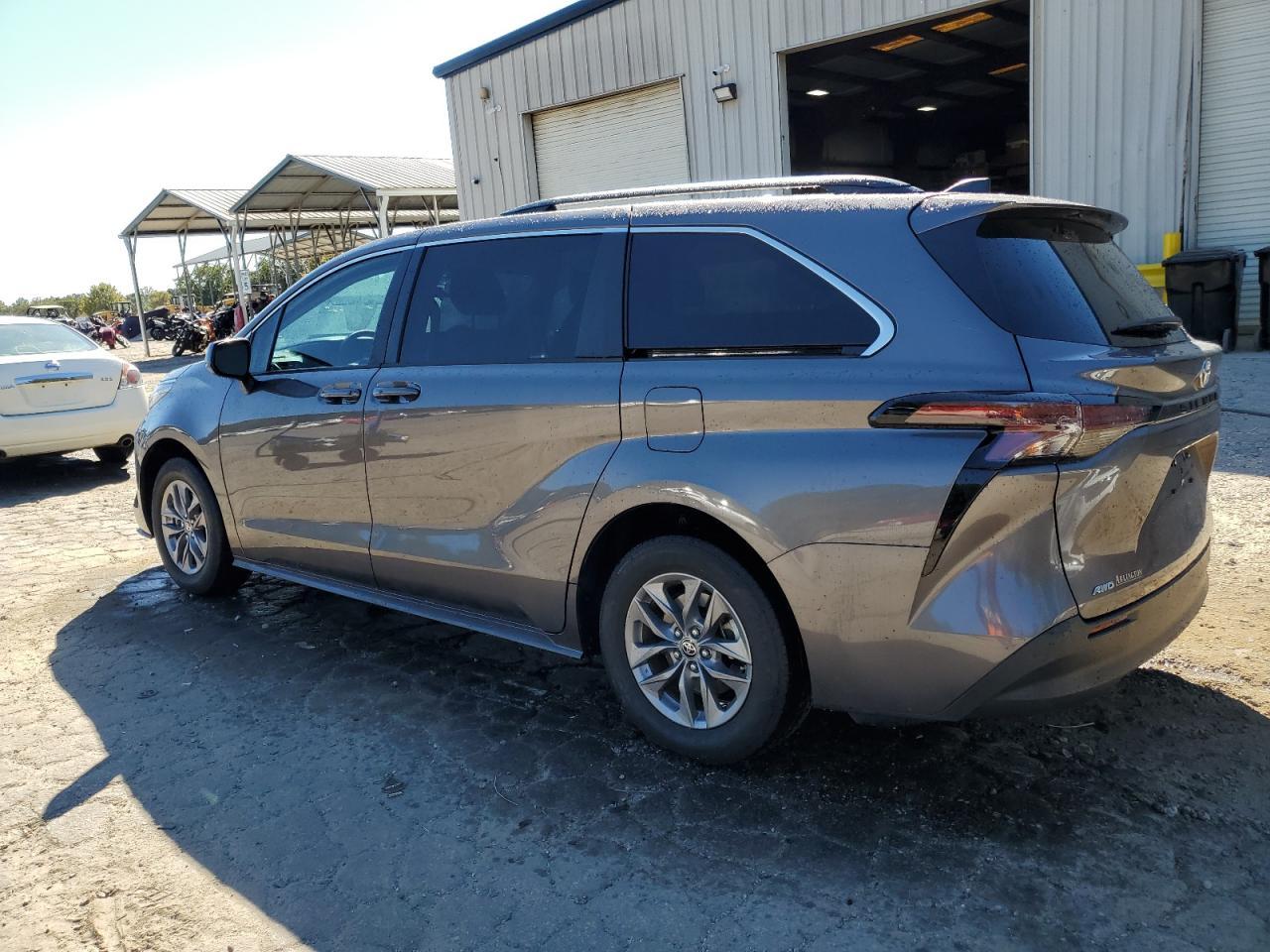 2024 TOYOTA SIENNA