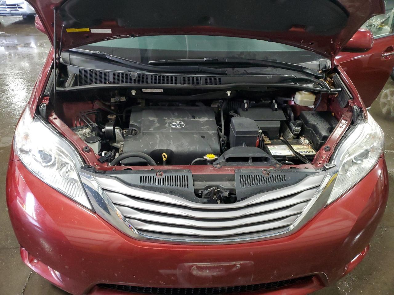 2016 TOYOTA SIENNA