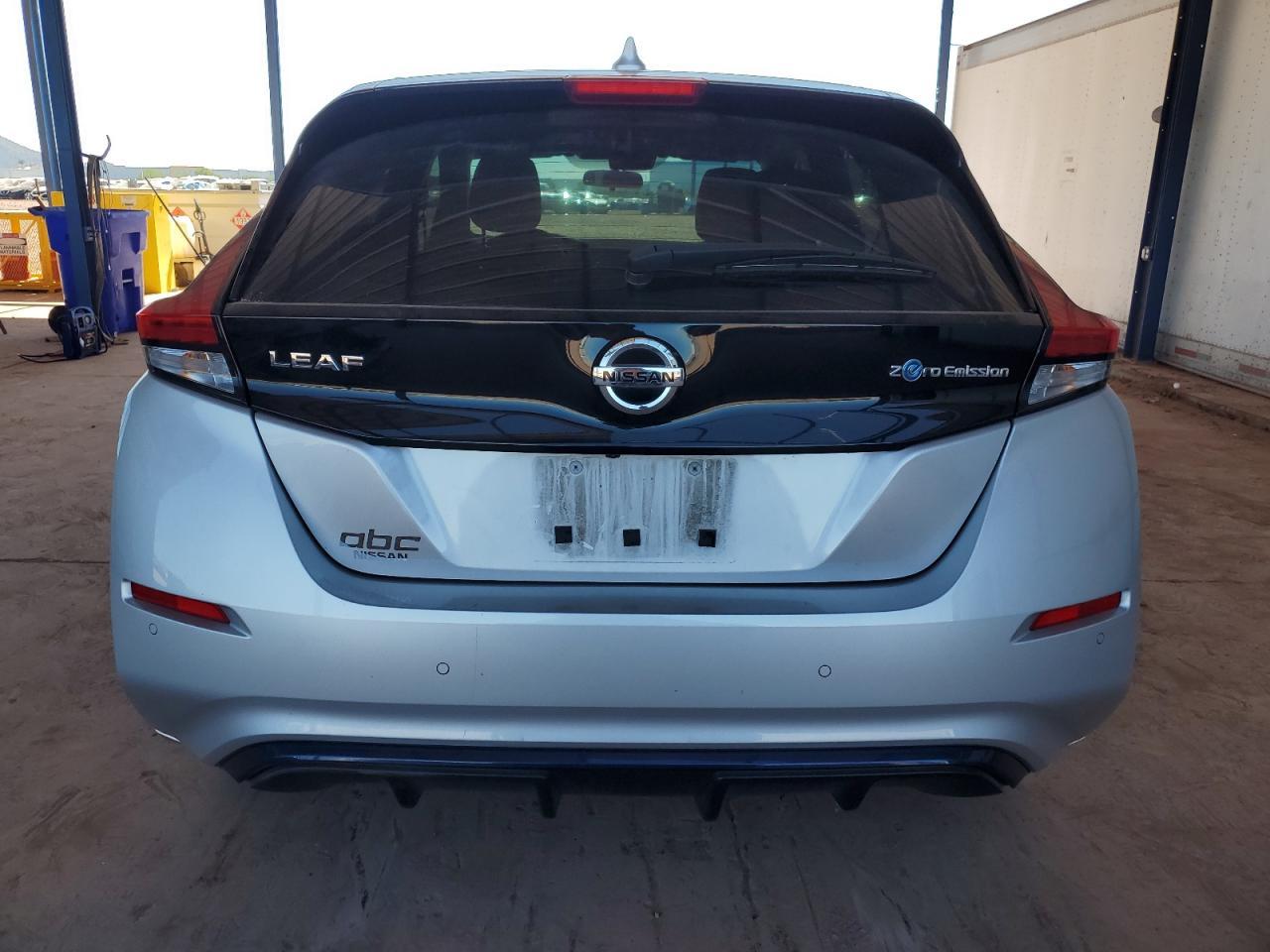 2022 NISSAN LEAF