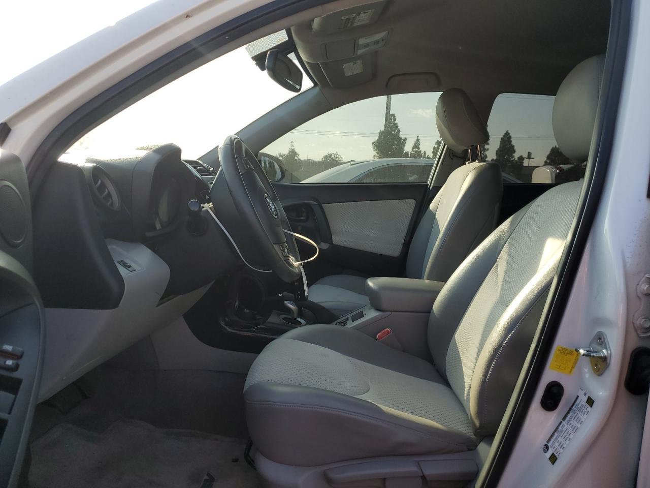2014 TOYOTA RAV4