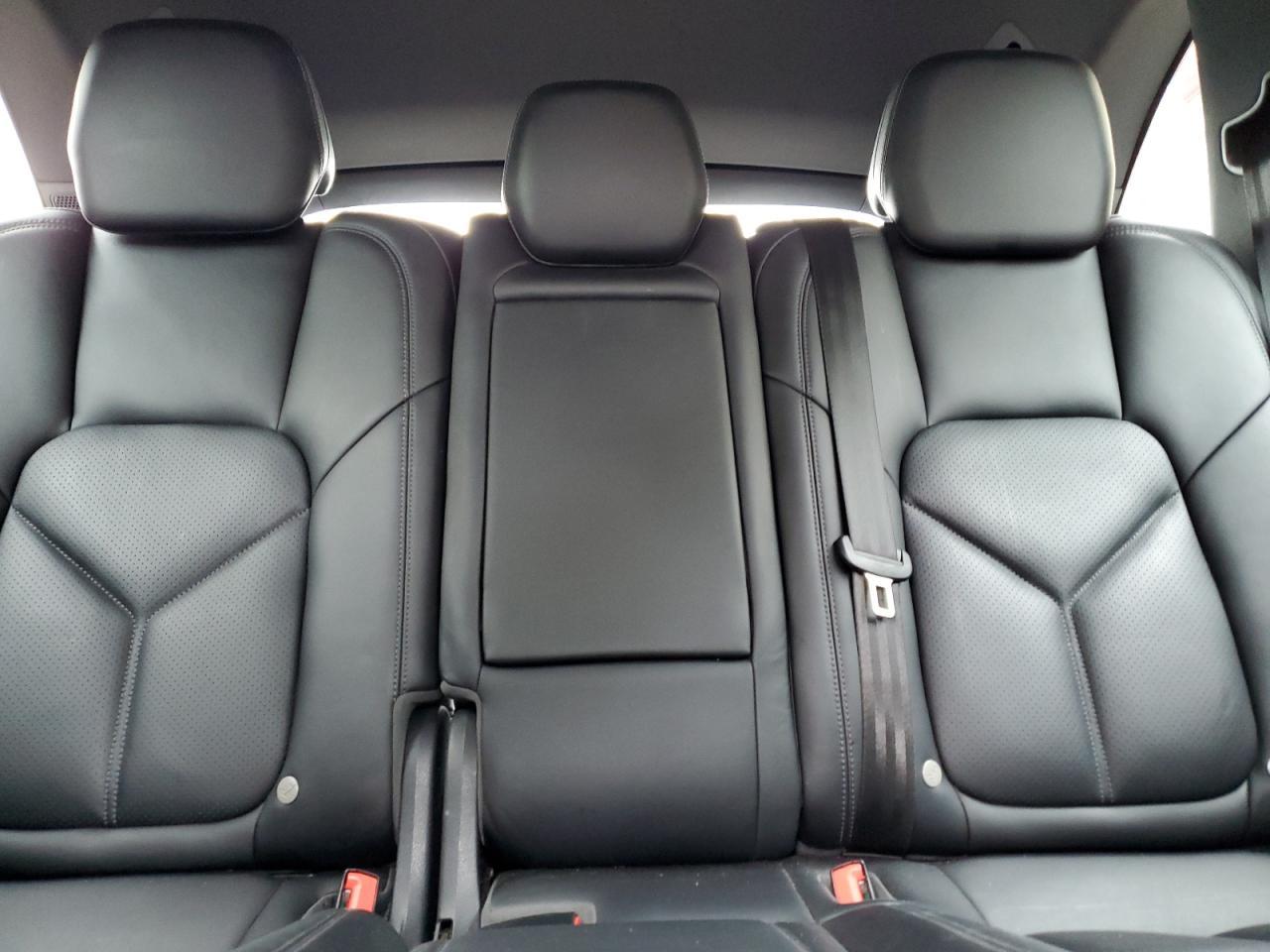 2015 PORSCHE CAYENNE