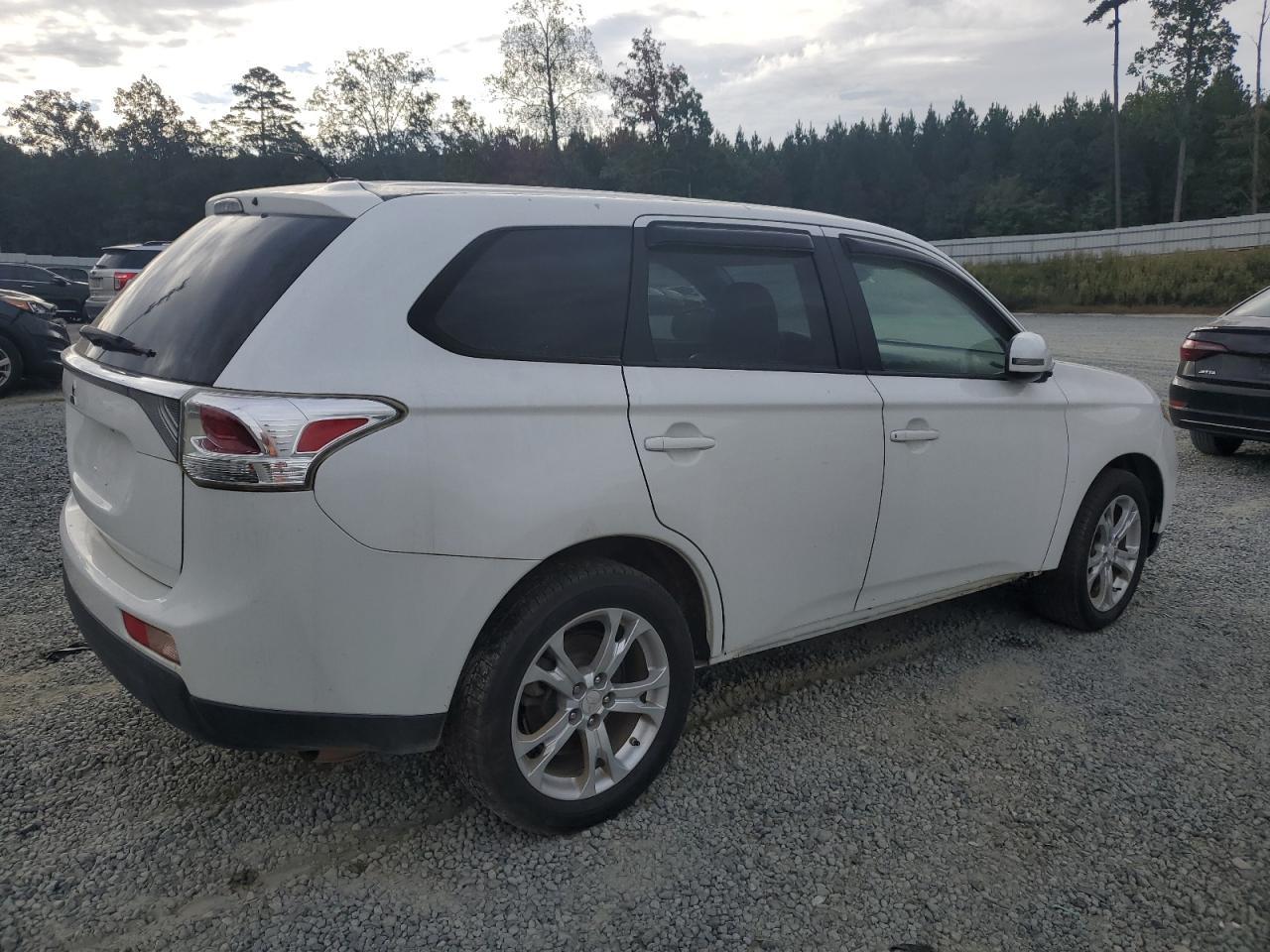 2014 MITSUBISHI outlander