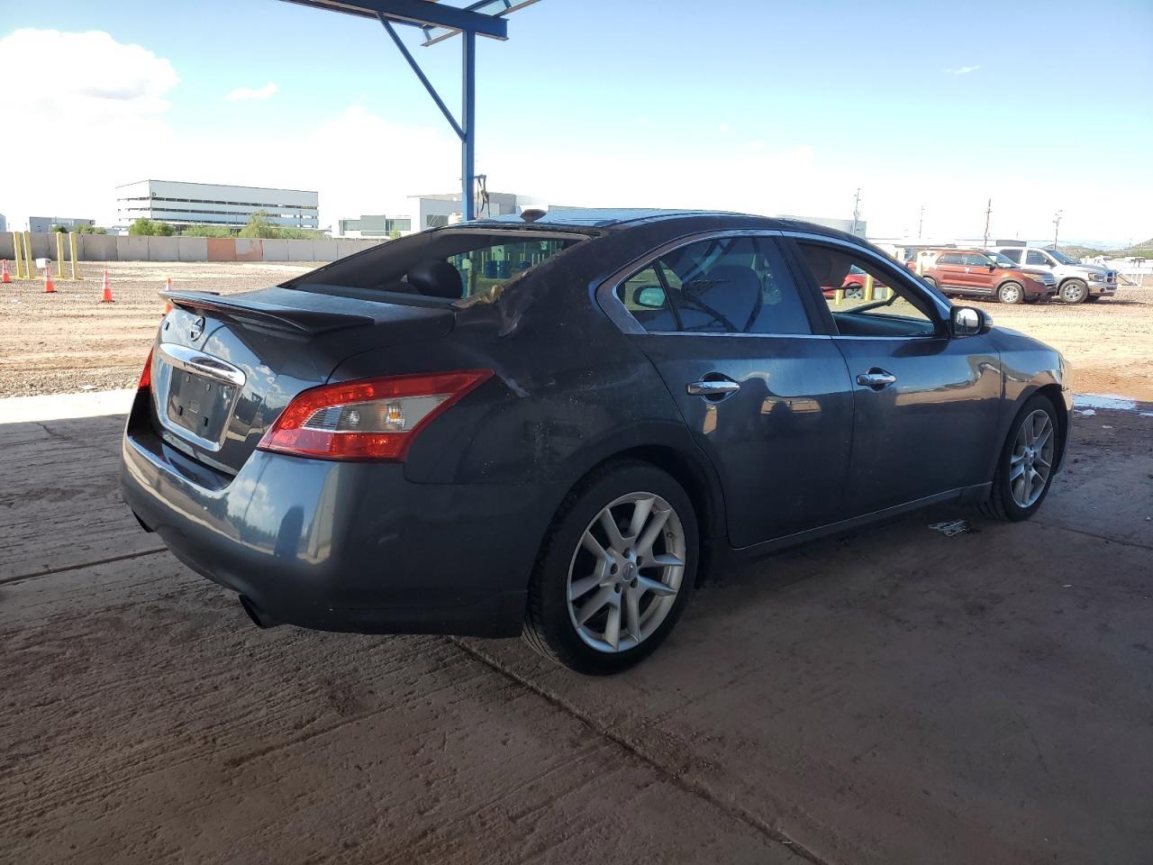 2010 NISSAN Maxima