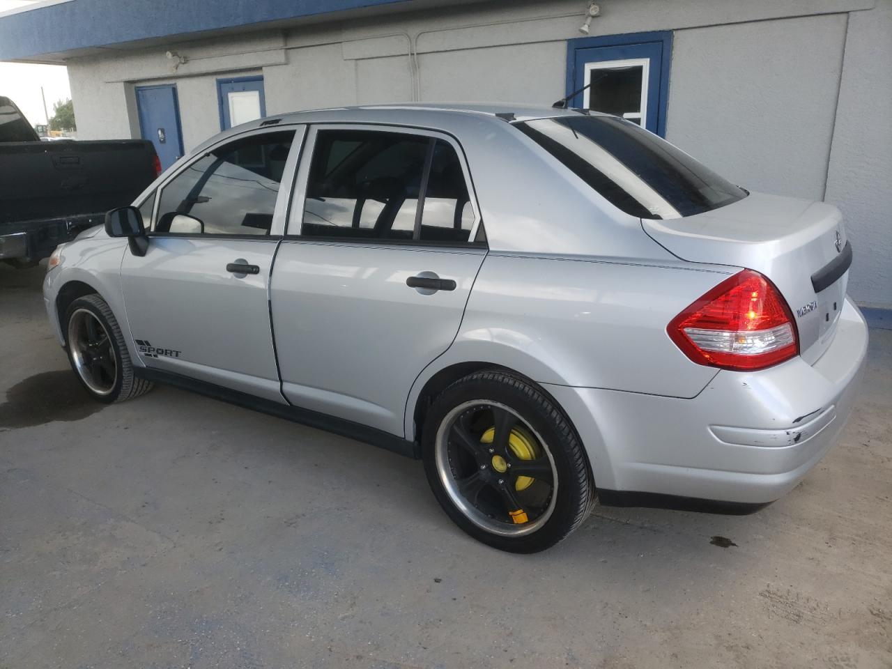 2011 NISSAN VERSA