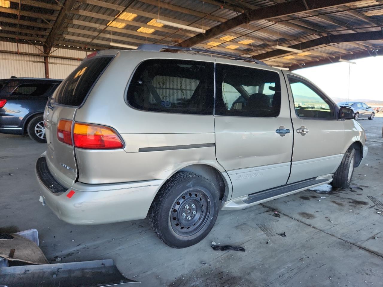 2000 TOYOTA SIENNA