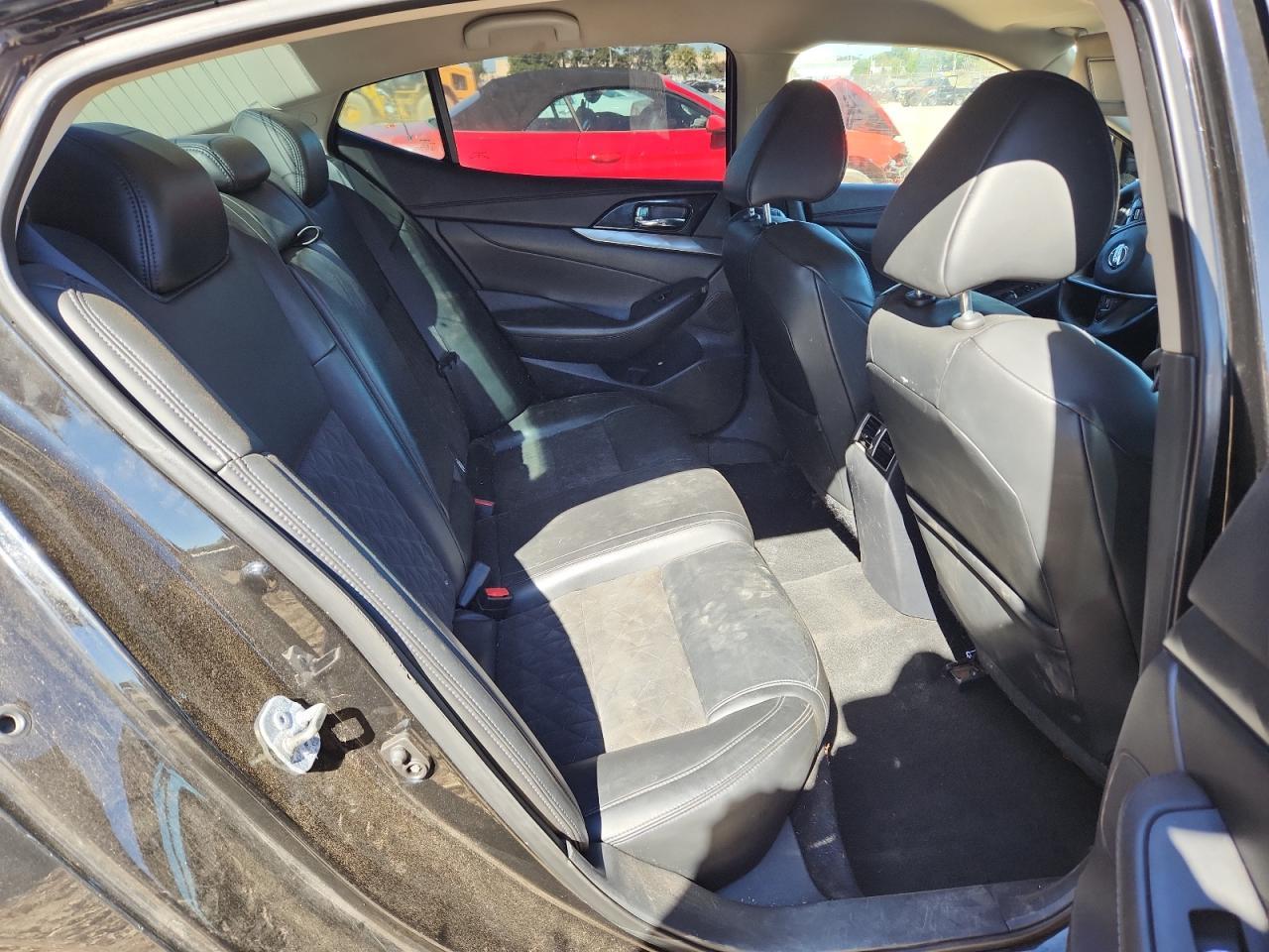 2017 NISSAN Maxima