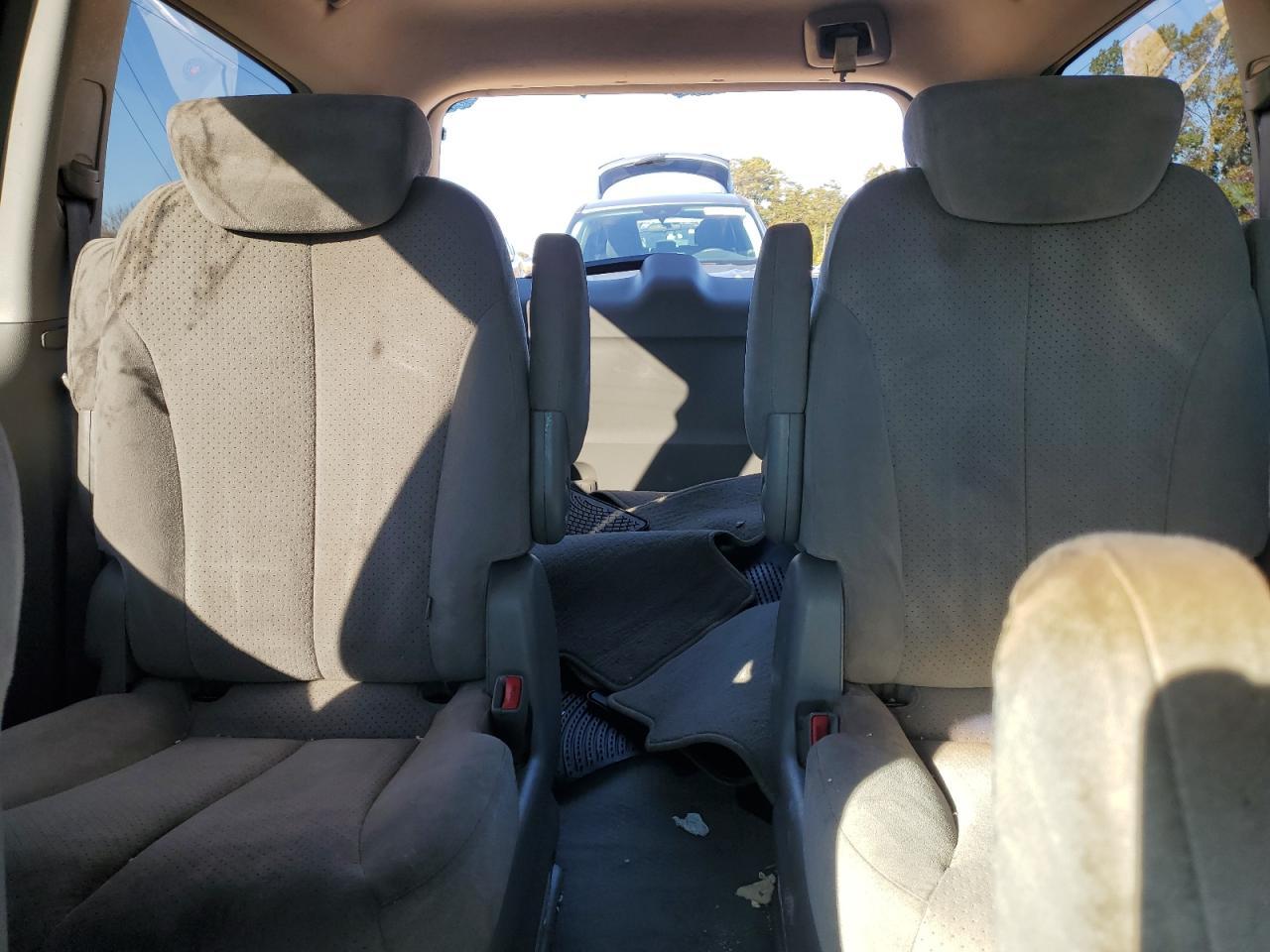 2007 HYUNDAI Entourage