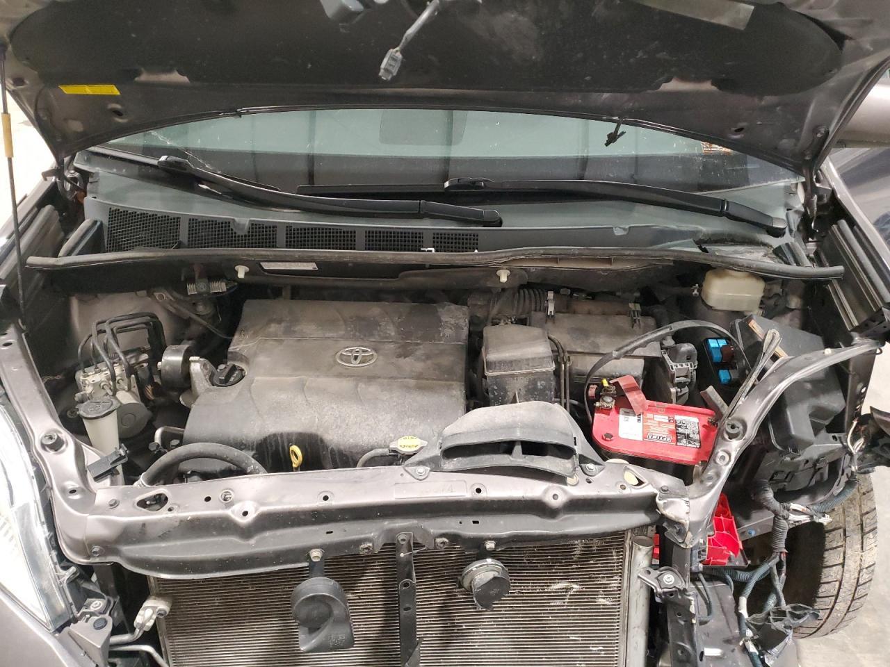 2014 TOYOTA SIENNA