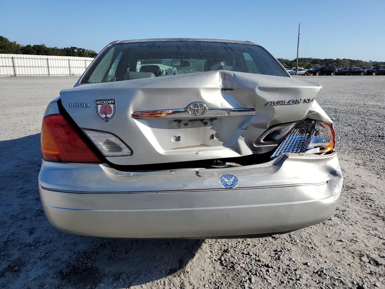2001 TOYOTA Avalon