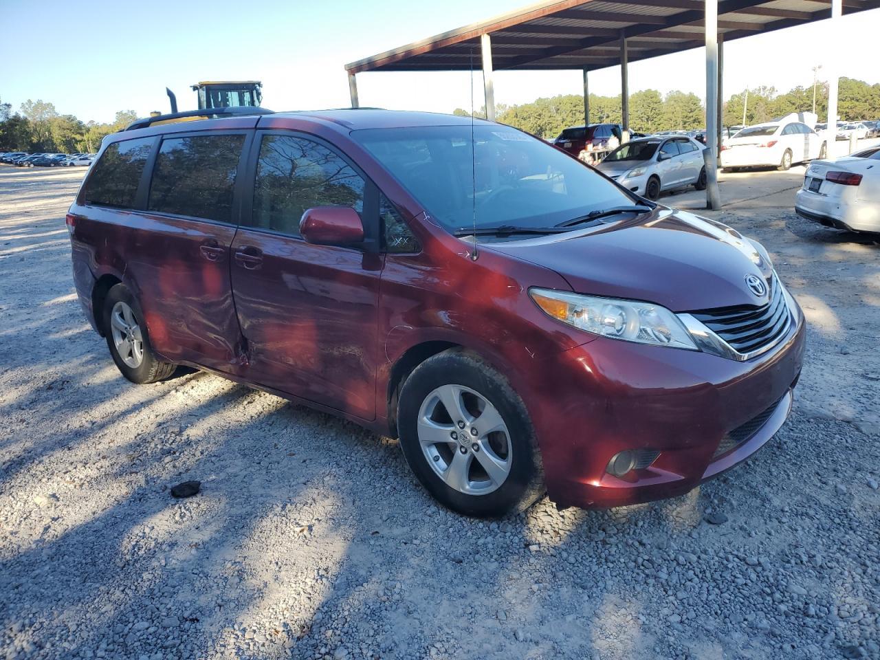 2011 TOYOTA SIENNA