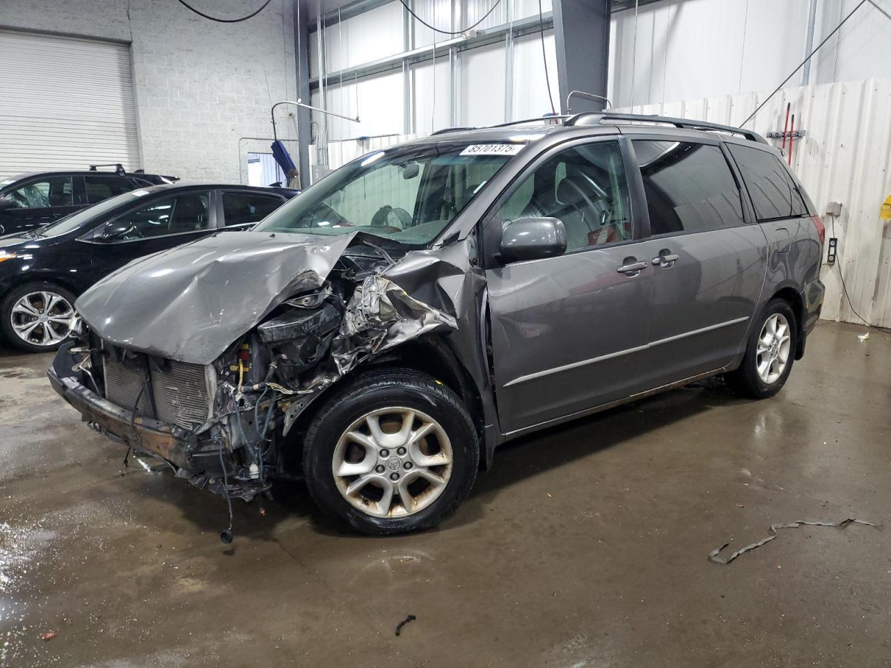 2005 TOYOTA SIENNA