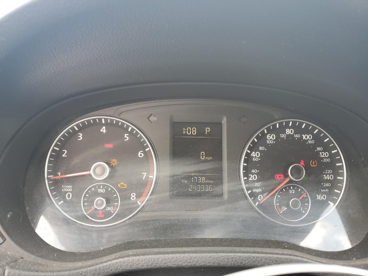 2013 VOLKSWAGEN Passat