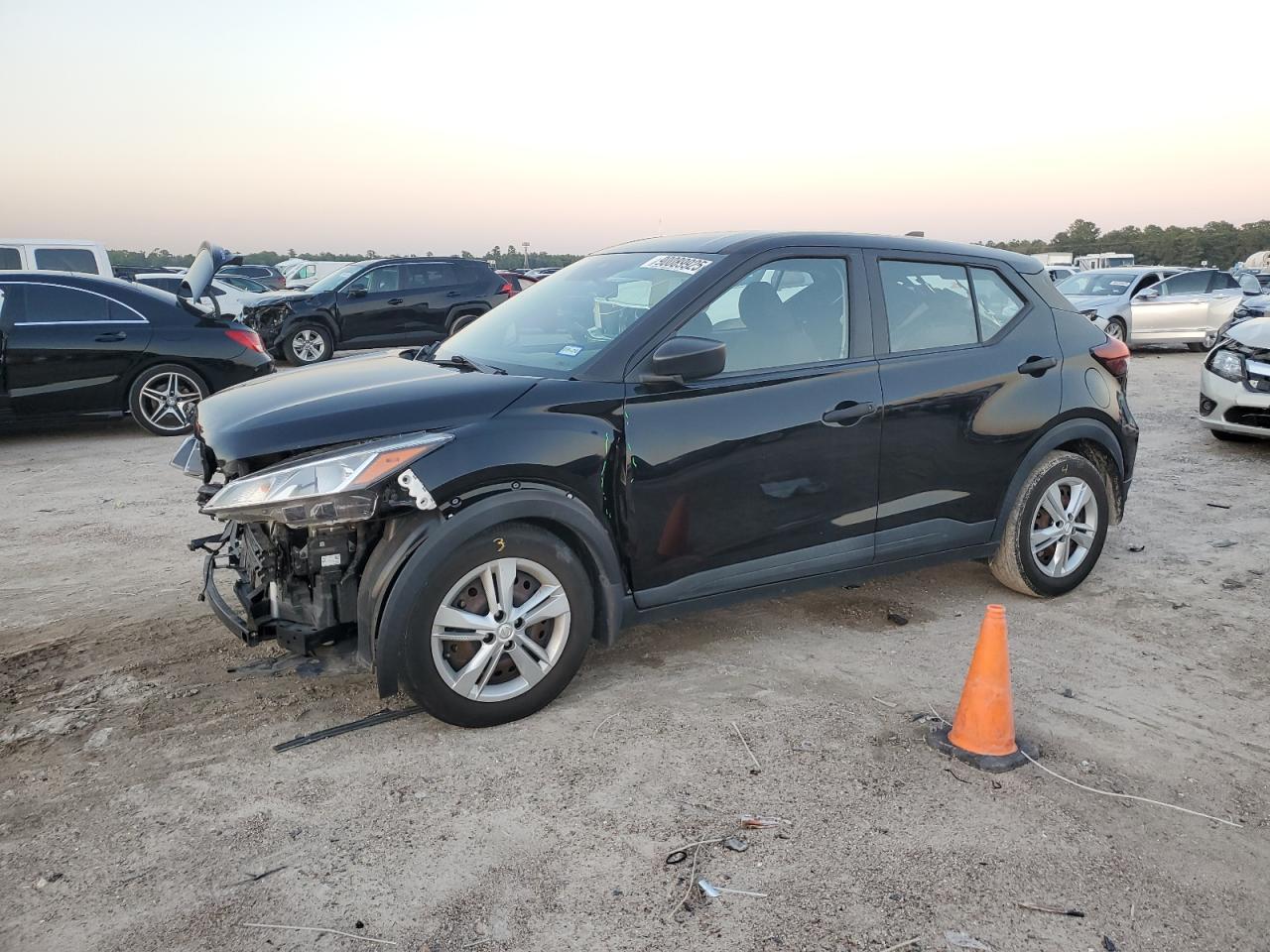 2022 NISSAN KICKS