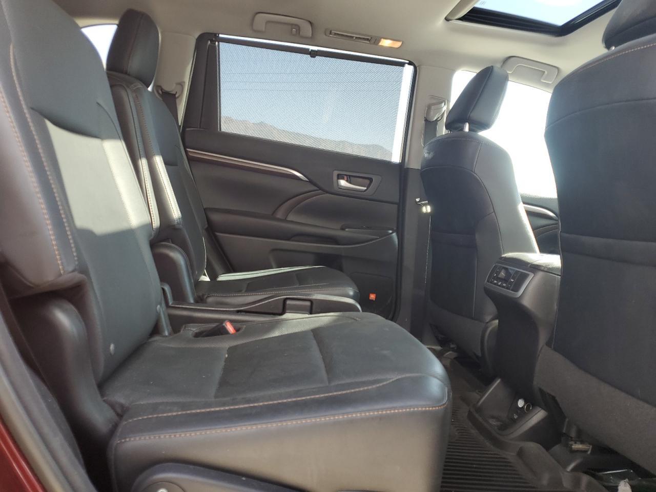 2016 TOYOTA HIGHLANDER