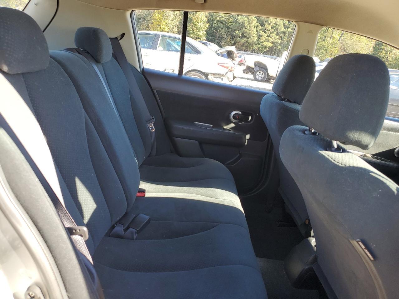 2010 NISSAN VERSA