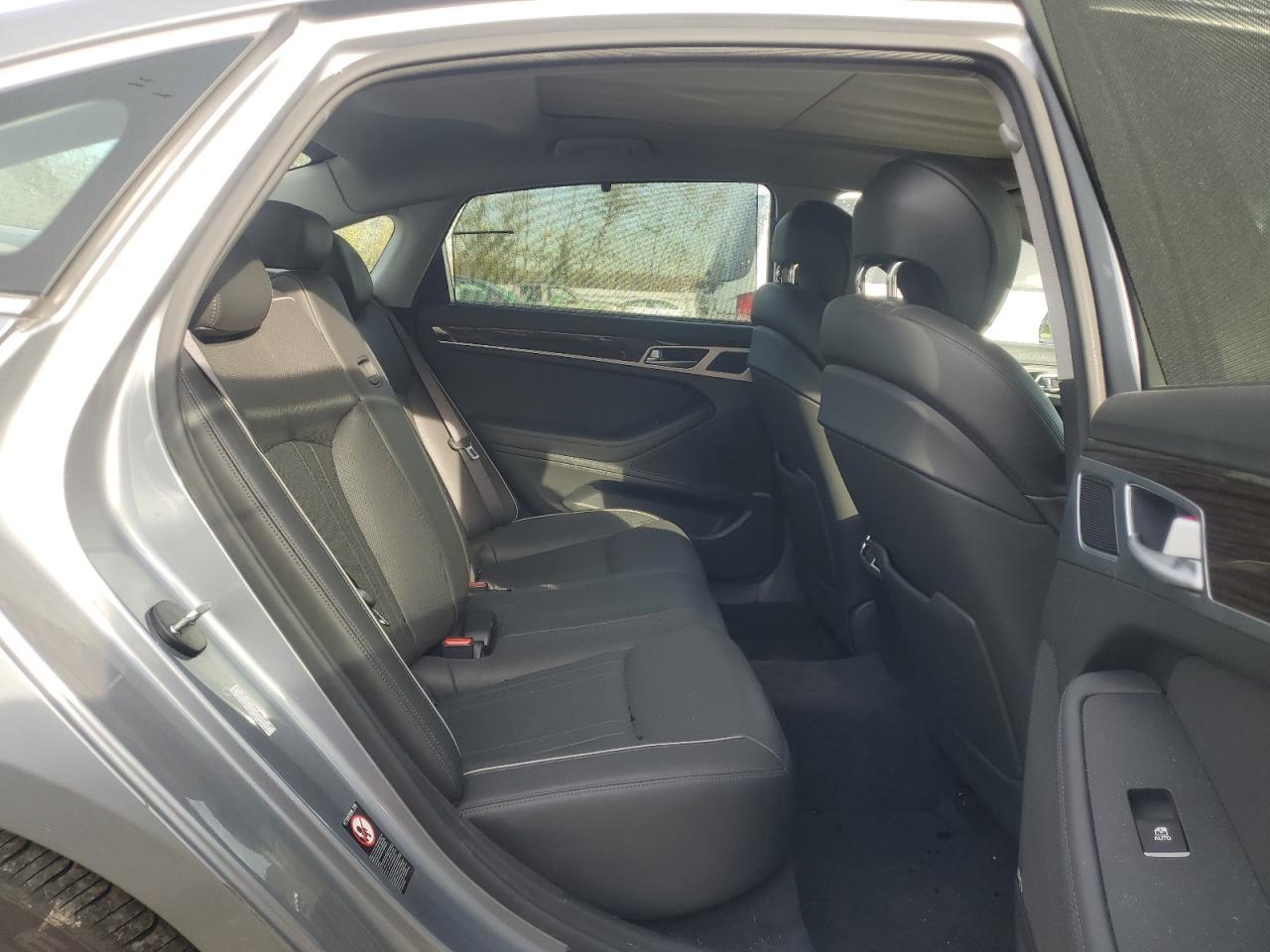 2016 HYUNDAI GENESIS