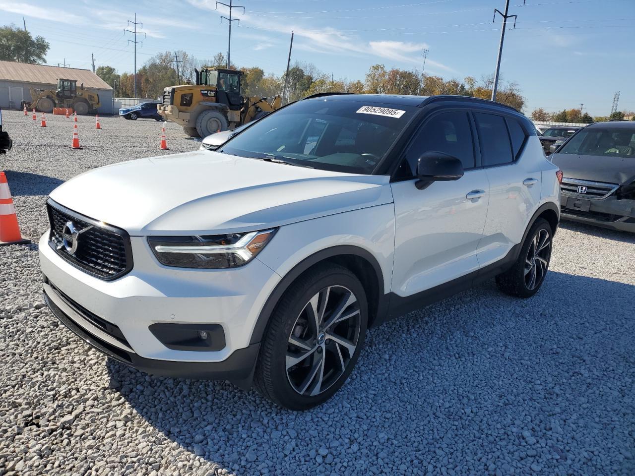 2020 VOLVO XC40