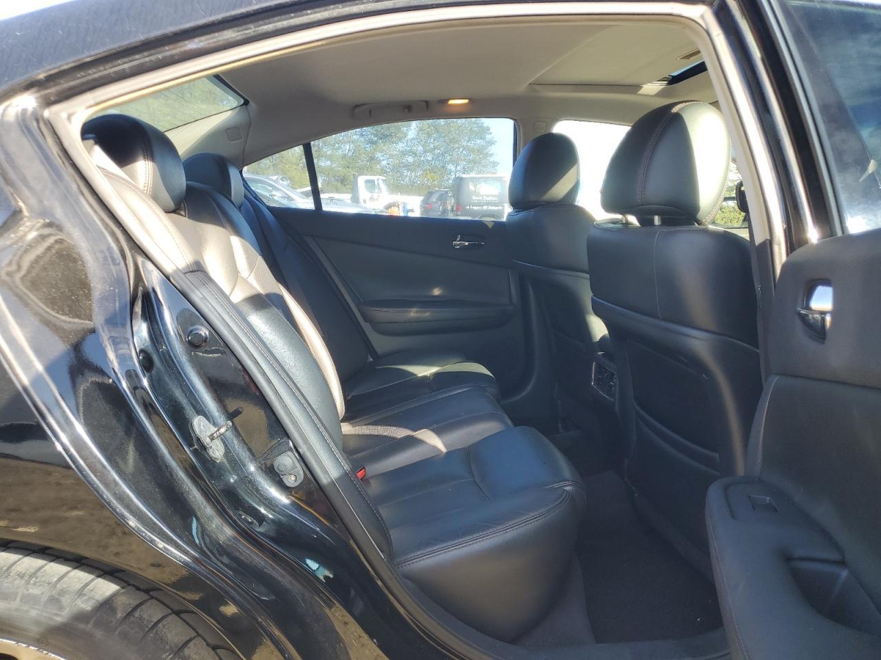 2010 NISSAN Maxima