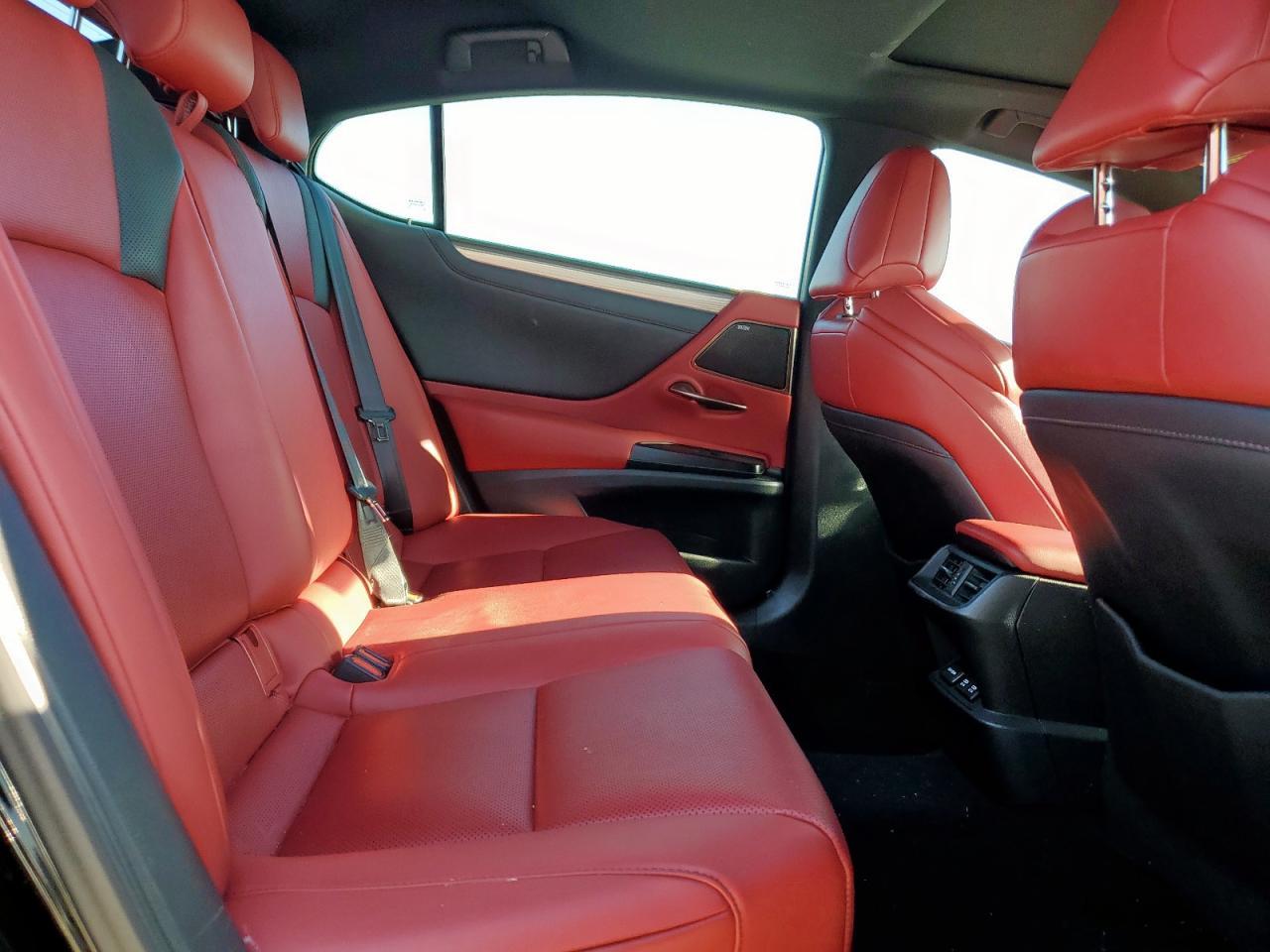 2019 LEXUS Es