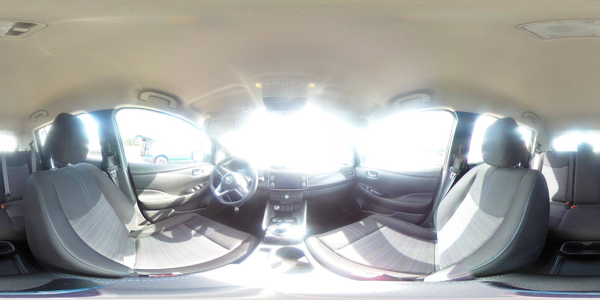 2022 NISSAN LEAF