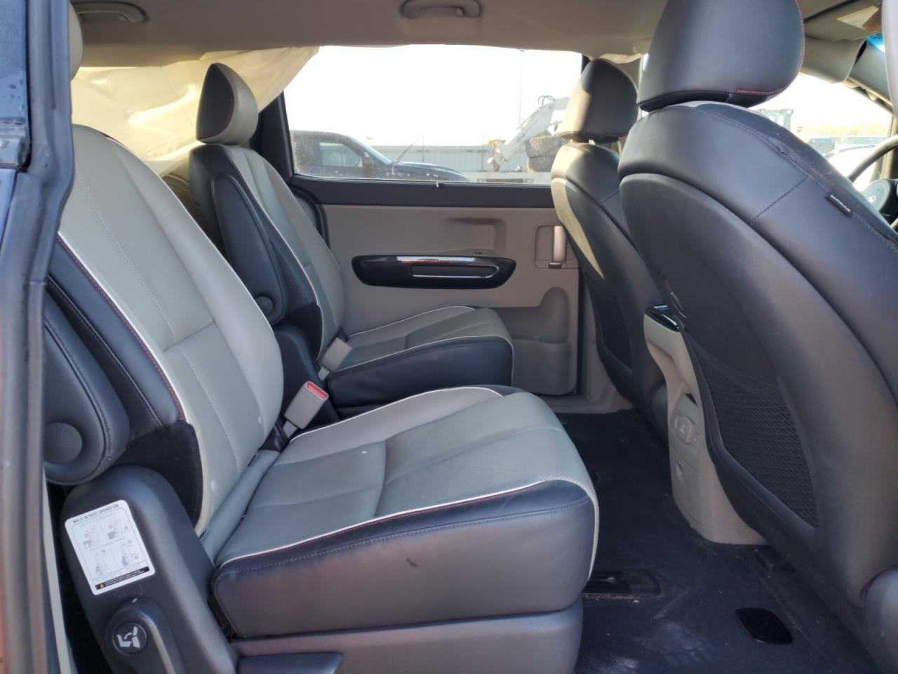 2015 KIA SEDONA