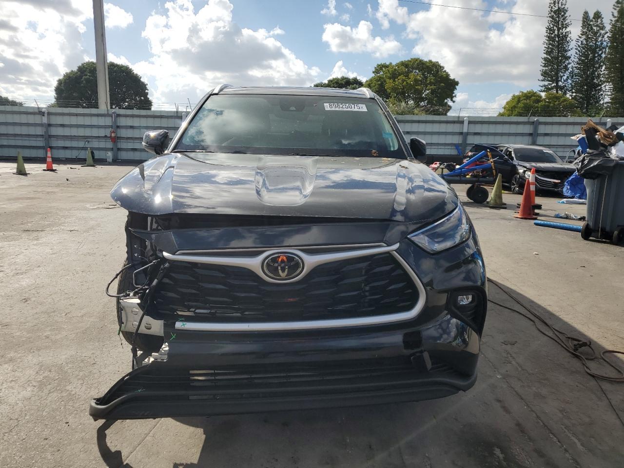 2024 TOYOTA HIGHLANDER