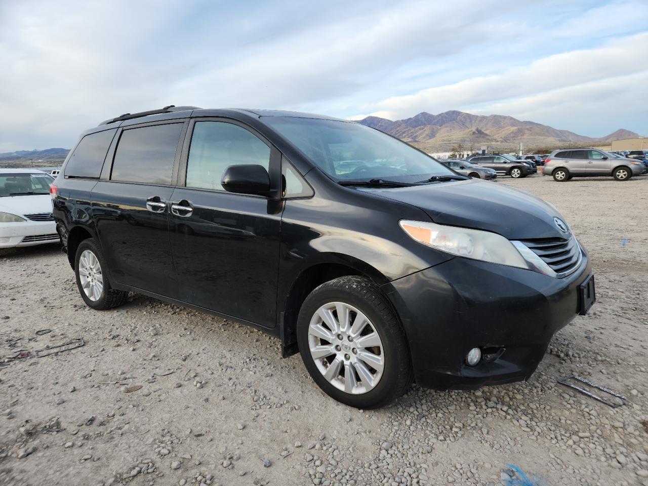 2013 TOYOTA SIENNA