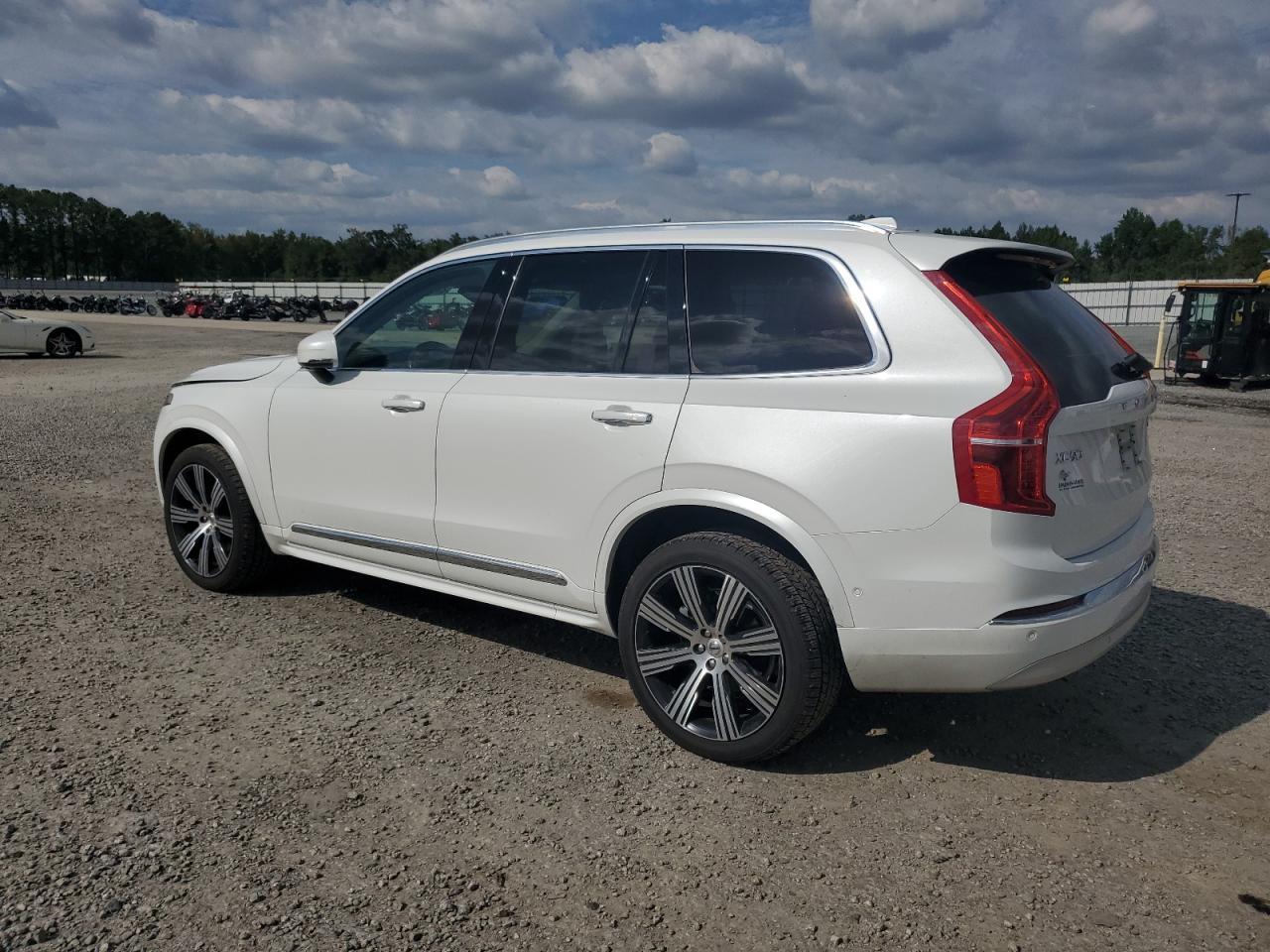 2022 VOLVO XC90