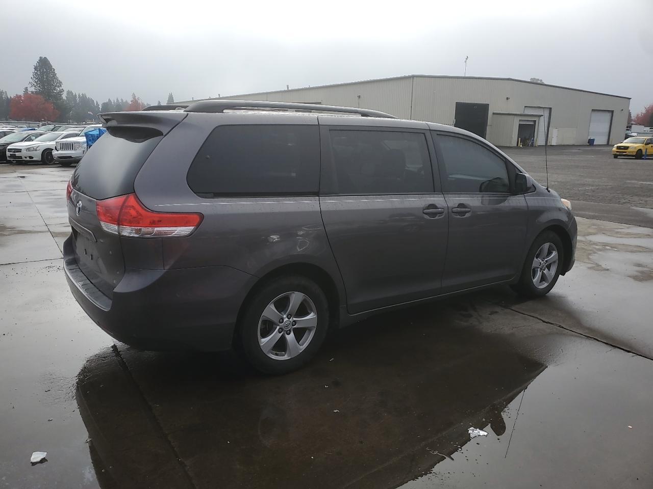 2013 TOYOTA SIENNA