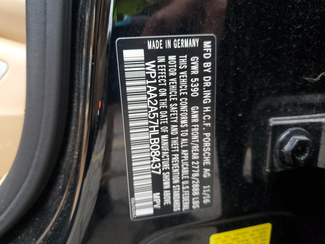 2017 PORSCHE Macan
