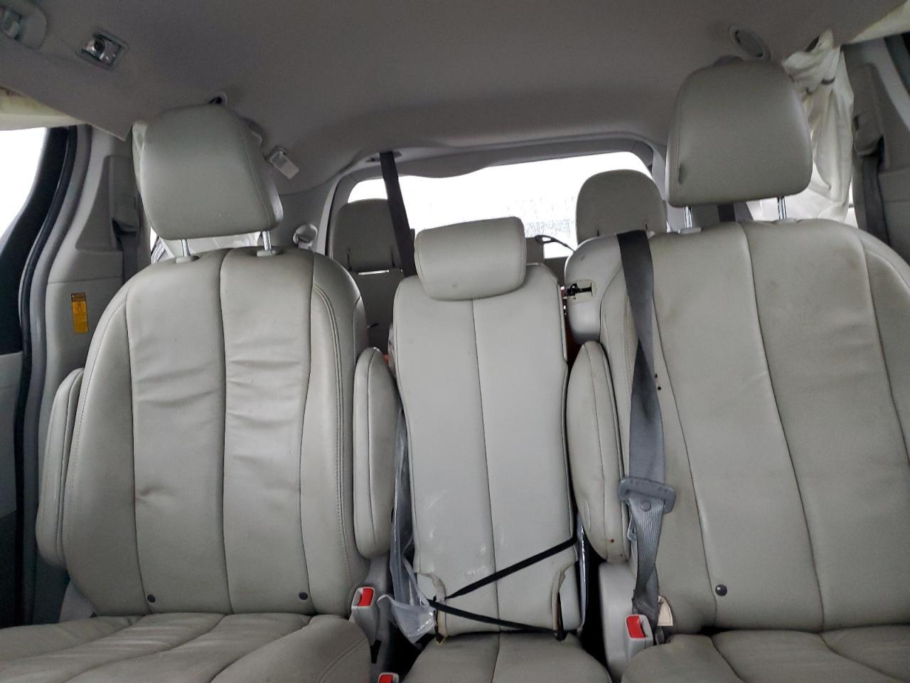 2014 TOYOTA SIENNA