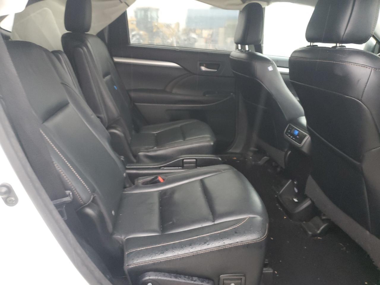 2016 TOYOTA HIGHLANDER