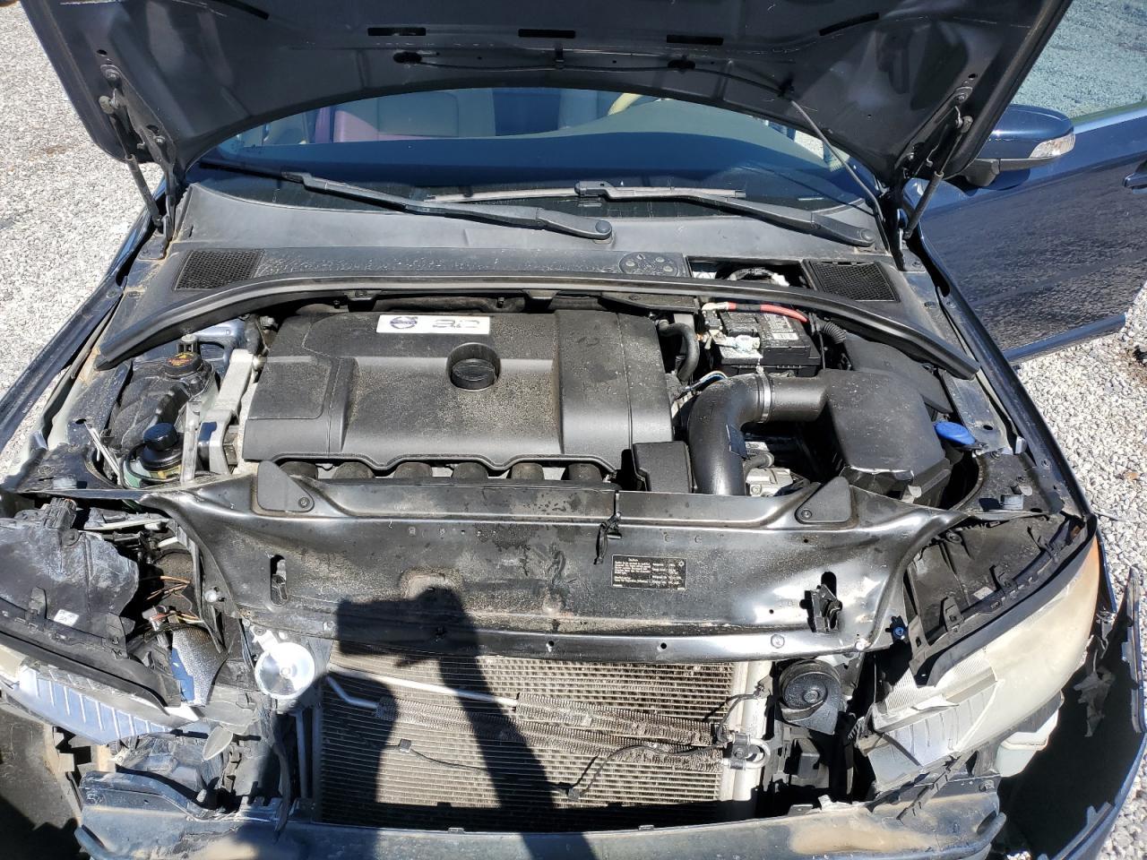2010 VOLVO V70