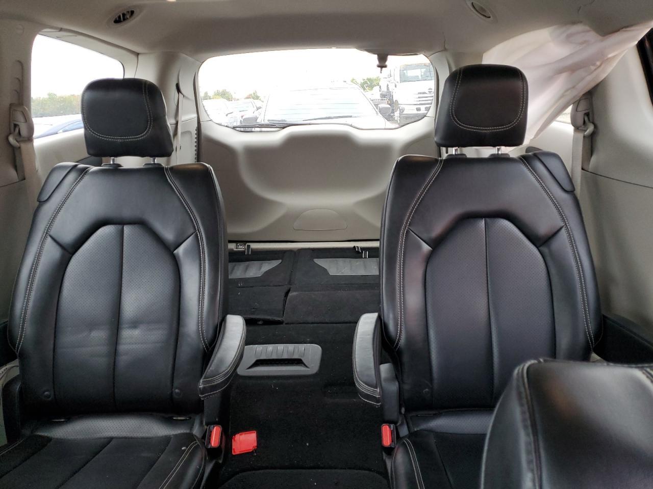 2020 CHRYSLER Voyager