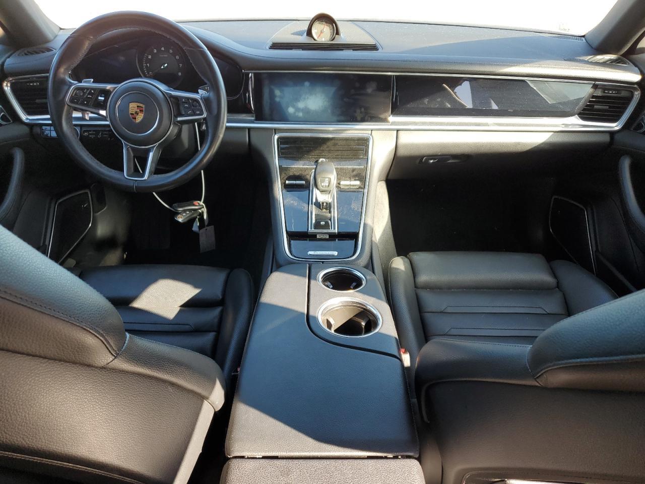 2018 PORSCHE Panamera