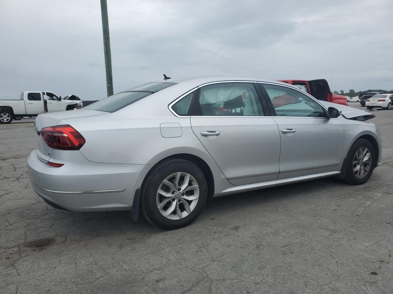 2017 VOLKSWAGEN Passat