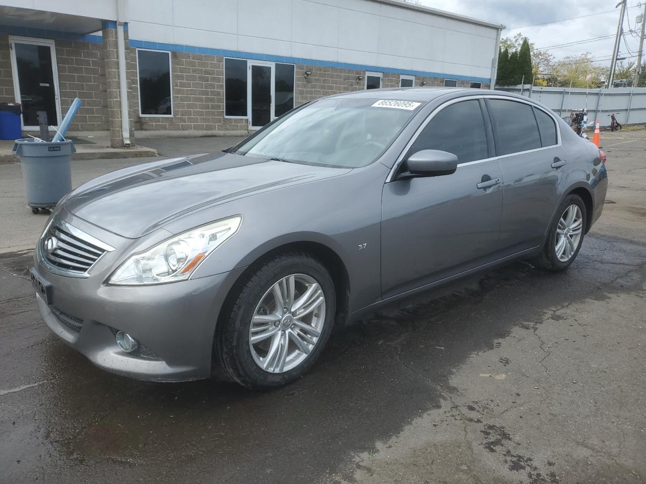 2015 INFINITI Q40