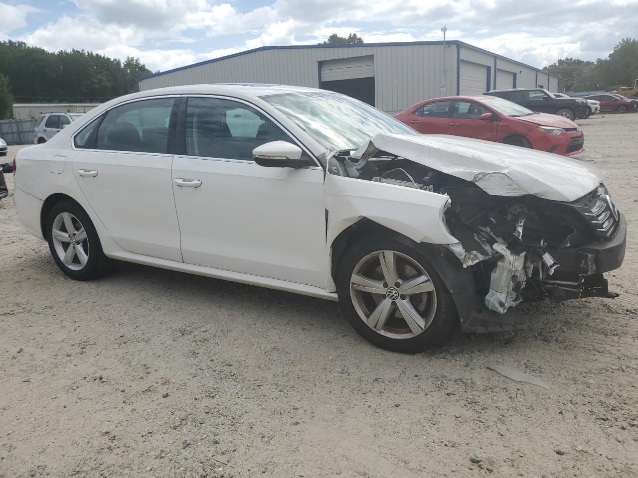 2012 VOLKSWAGEN Passat
