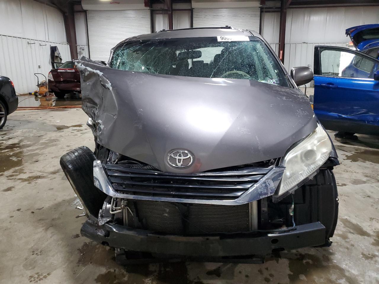 2013 TOYOTA SIENNA