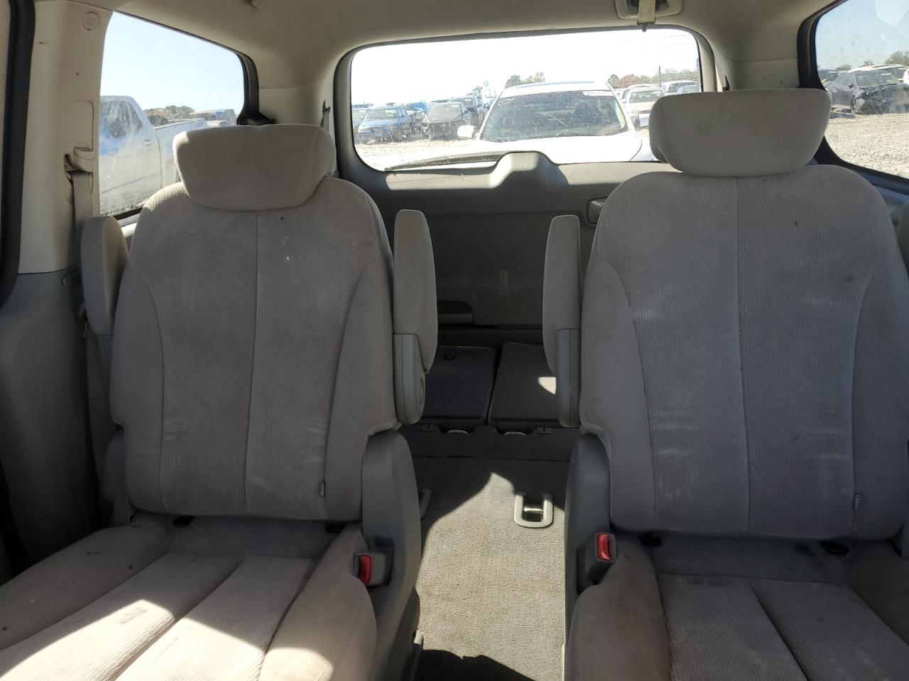 2010 KIA SEDONA