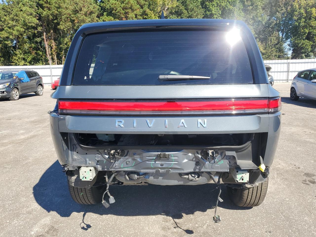 2025 RIVIAN R1s
