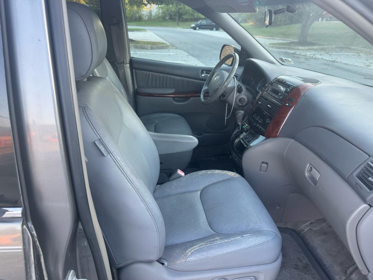 2005 TOYOTA SIENNA